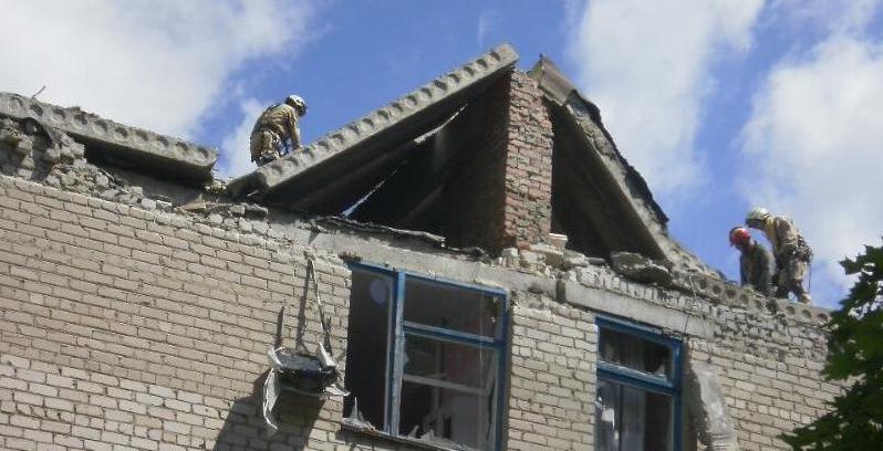 Стаття Как восстанавливают Красногоровку после обстрелов Ранкове місто. Донбас