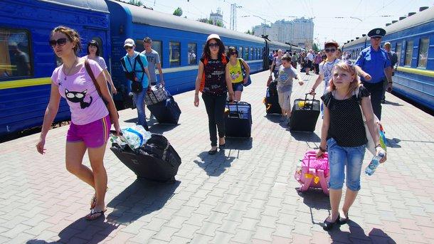 Стаття Маршруты четырех поездов в Украине продлили до прибрежных курортов Ранкове місто. Донбас