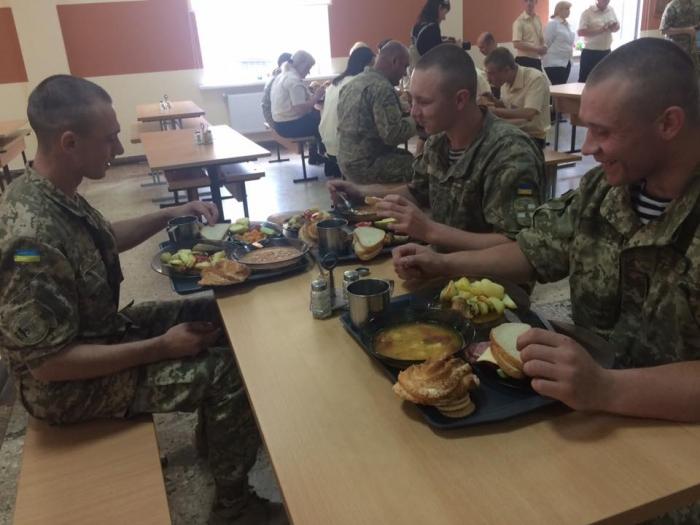 Стаття В Одессе военные моряки перешли на новую систему питания Ранкове місто. Донбас