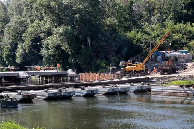 Стаття Наши военные восстанавливают мост через Северский Донец, разрушенный российскими войсками в 2014-м Утренний город. Донецьк