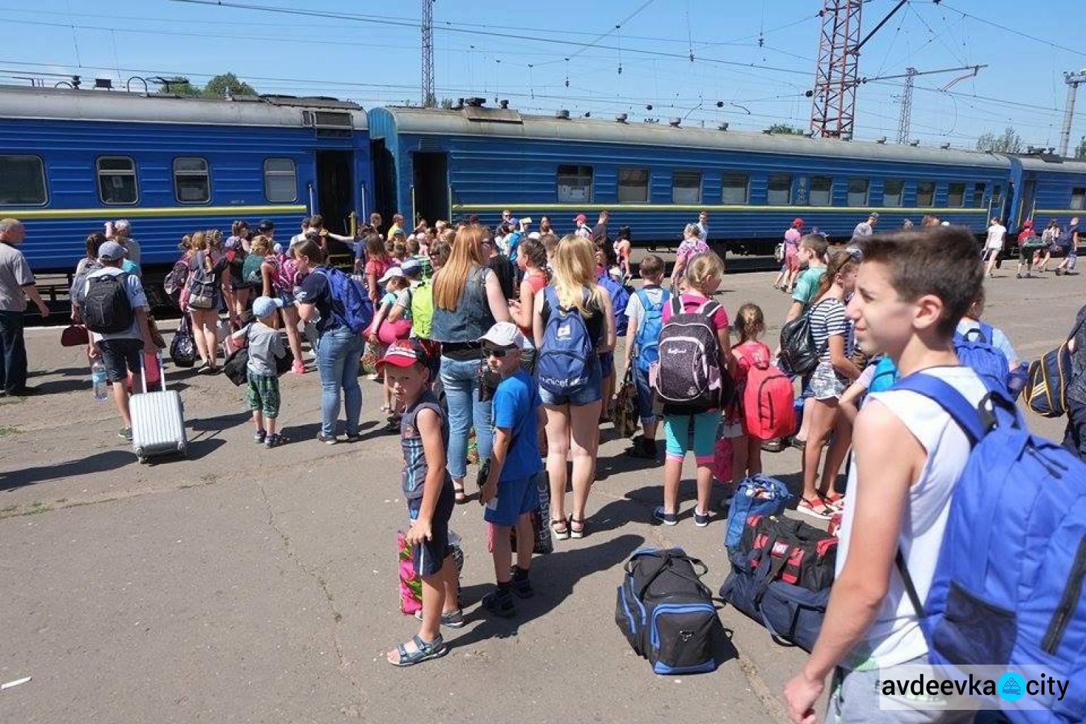 Стаття Отдельный поезд везет более 500 детей из Донецкой области на оздоровление в Одессу (ФОТО) Ранкове місто. Донбас