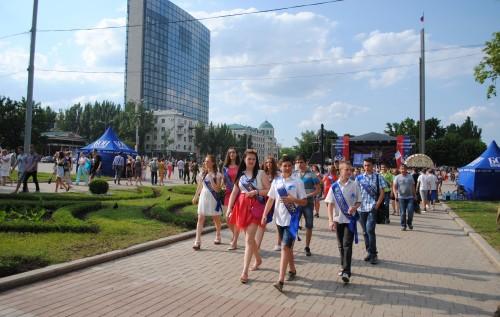 Стаття Как «укрофашисты» ненавидят молодежь «ДНР» и «ЛНР» Ранкове місто. Донбас