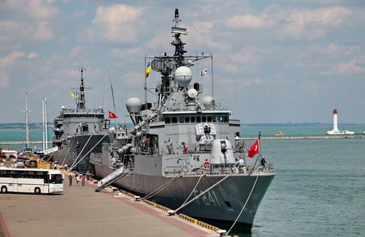 Стаття В Одессу впервые за 10 лет зашла подлодка, корабли Туреции и Румынии, армада США на подходе (ФОТО) Ранкове місто. Донбас
