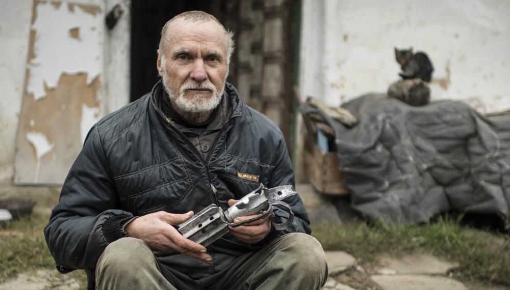Статья Прифронтовую жизнь мирных жителей Донбасса показали в трогательных фото Утренний город. Донецк