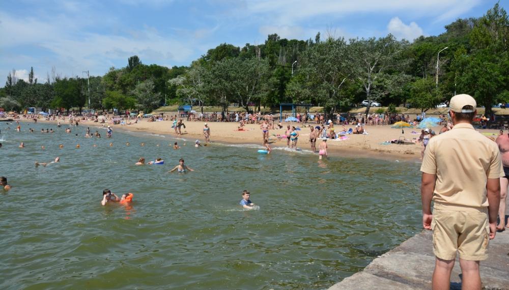 Стаття Пляжи Мариуполя снова начали привлекать туристов со всей Украины Утренний город. Донецьк