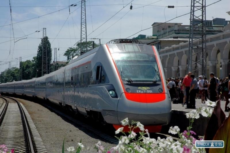Стаття Скоростной поезд Киев - Одесса сделает дополнительные рейсы в сентябре Ранкове місто. Донбас