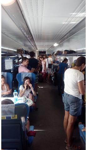 Стаття «Укрзализныця» возвращает деньги пассажирам, ехавшим стоя из Одессы в Киев Ранкове місто. Донбас