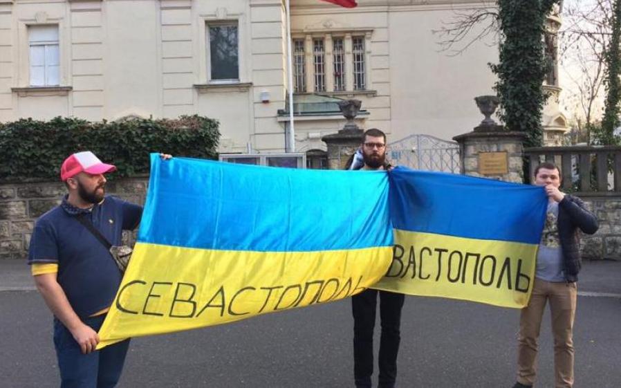Стаття Смелый поступок украинского патриота в Крыму взбудоражил сеть Ранкове місто. Донбас