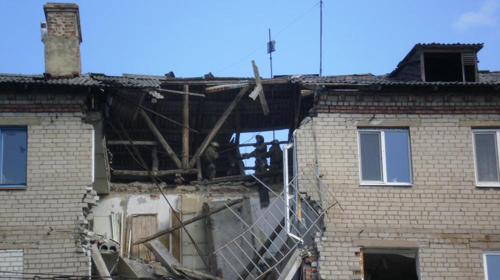 Статья Спасатели начали восстанавливать Красногоровку после майских обстрелов Утренний город. Донецк