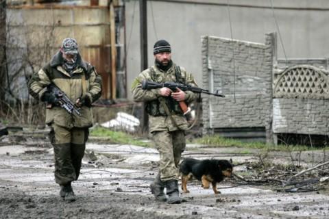 Стаття Жители оккупированных Пикуз требуют от боевиков покинуть населенный пункт Утренний город. Донецьк