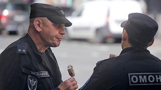 Стаття В России задерживать 7-летнего воришку мороженого отправили полицейских автоматчиков Ранкове місто. Донбас