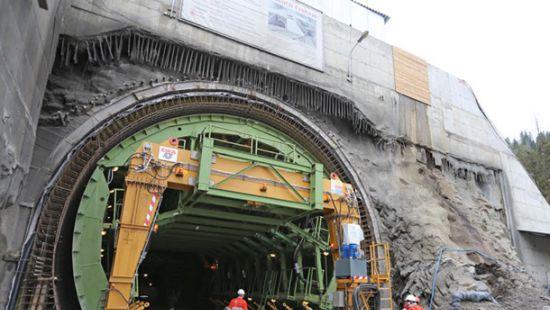 Стаття В Карпатах достроили тоннель, который соединит Украину и ЕС (ФОТО) Ранкове місто. Донбас