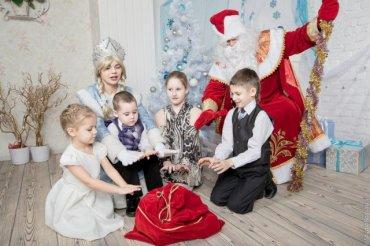 Стаття В российских детсадах запрещают Дедов Морозов Ранкове місто. Донбас