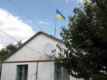 Стаття Вывесившего украинский флаг крымчанина осудили на 4 года колонии Ранкове місто. Донбас