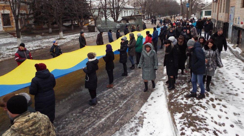 Стаття Донбасс это Украина: день Соборности в прифронтовых Авдеевке и Станице (ФОТО) Ранкове місто. Донбас