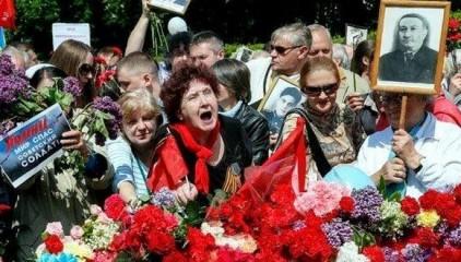 Стаття Слепили из того что было? В Крыму поставили странный памятник советским партизанам Ранкове місто. Донбас
