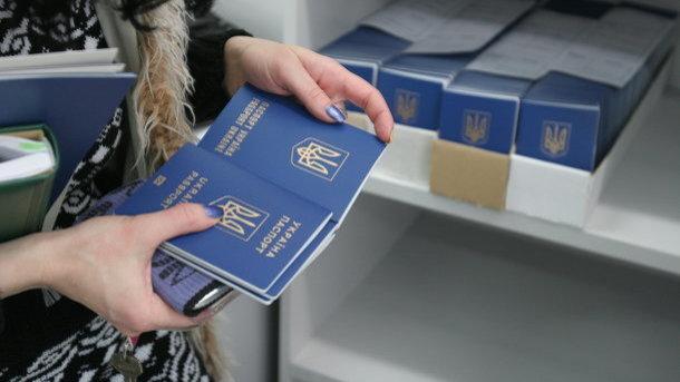 Стаття В Крыму из-за выборов принудительно выдают российские паспорта Ранкове місто. Донбас