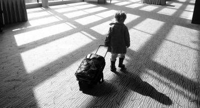 Статья Как вывезти ребенка-переселенца за границу: всё, что нужно знать Утренний город. Донецк