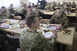 Стаття Революция еды в армии: чем теперь кормят украинских бойцов? Ранкове місто. Донбас