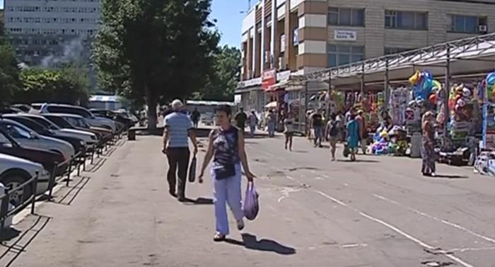Стаття Рынки в Луганске вернулись в 90-е - горожане Ранкове місто. Донбас