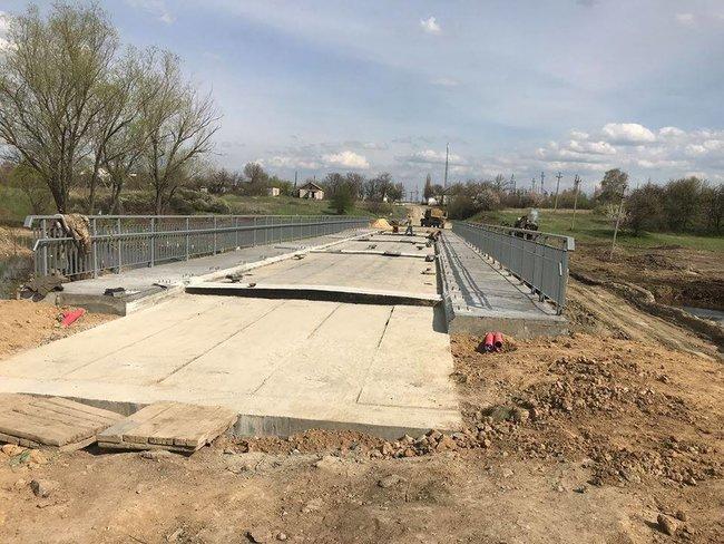 Стаття Завершается капитальный ремонт моста в Троицком, находящегося вблизи линии разграничения. ФОТО Ранкове місто. Донбас