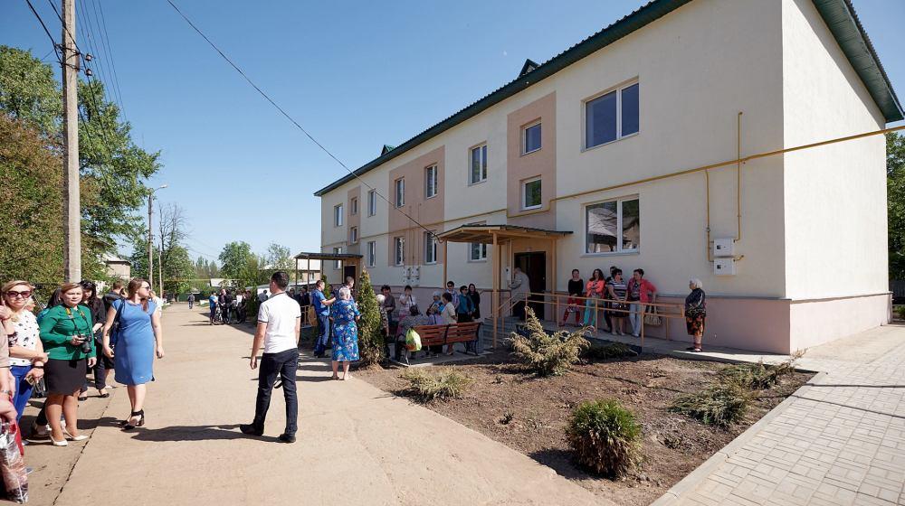 Стаття Донетчане получили квартиры в доме, восстановленном после обстрелов Ранкове місто. Донбас