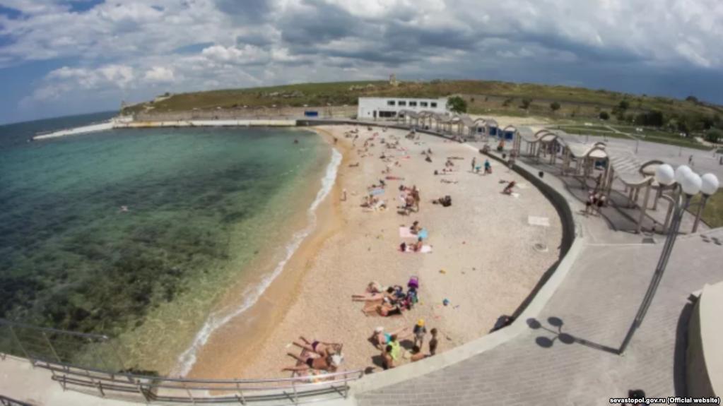 Стаття Кому принадлежат пляжи в «городе военных»? Ранкове місто. Донбас