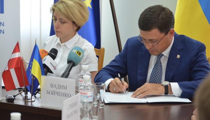 Стаття Мариуполь вошел в пятерку городов, в которых будет опробована антикоррупционная инициатива ЕС Ранкове місто. Донбас