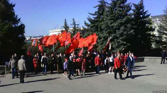 Стаття Севастопольцы выйдут на митинг из-за пенсионной реформы Ранкове місто. Донбас