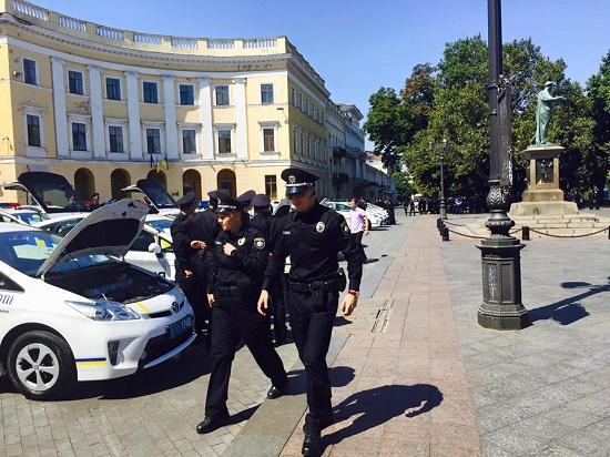 Стаття В Одессу стягивают полицию со всей Украины Ранкове місто. Донбас