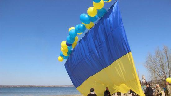 Стаття Украина празднует День Государственного Флага Ранкове місто. Донбас