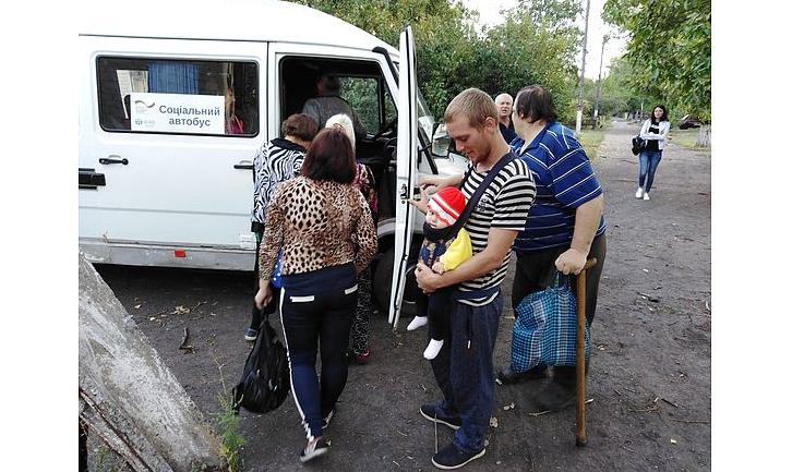 Стаття На Донетчине запустили два бесплатных автобуса для жителей изолированных сел в «серой» зоне Ранкове місто. Донбас