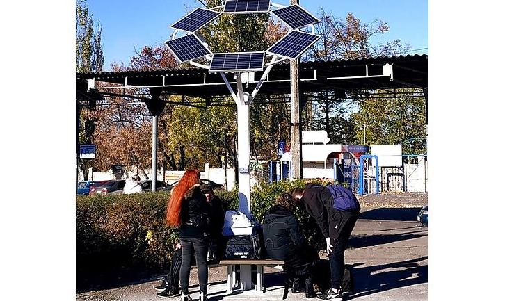 Стаття В Краматорске появилось «солнечное дерево» для подзарядки мобильных гаджетов Ранкове місто. Донбас