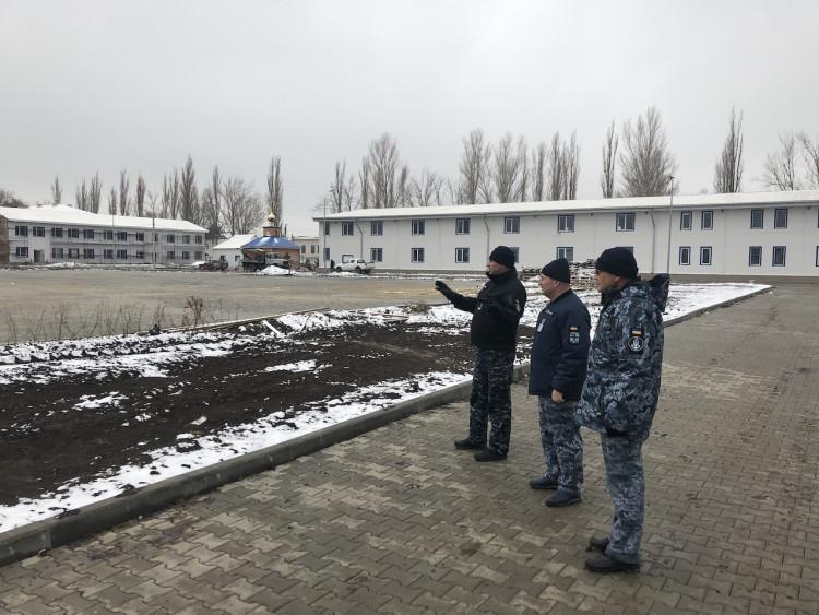 Стаття Военные моряки готовятся к переселению в современную казарму в Одессе Ранкове місто. Донбас
