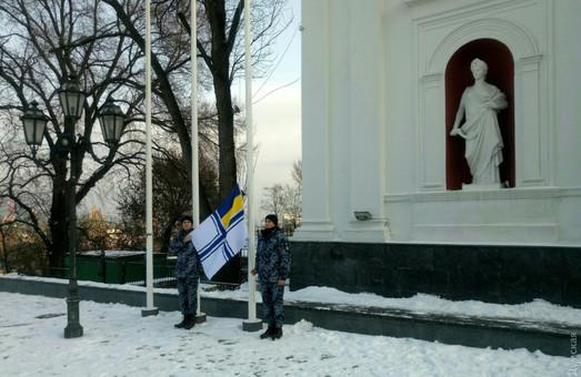 Стаття Флаг ВМСУ подняли у мэрии Одессы: его снимут, когда пленные моряки вернутся домой. ФОТОрепортаж Ранкове місто. Донбас