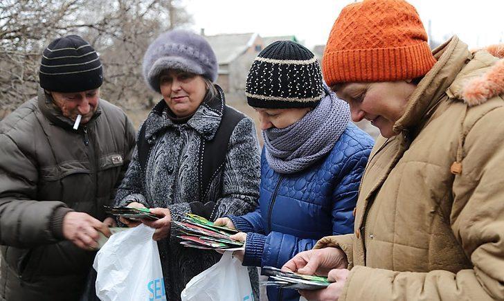Стаття Жители более 40 прифронтовых городов Донбасса получили наборы с семенами Ранкове місто. Донбас