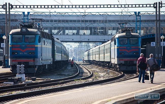 Стаття «Укрзалізниця» назначила еще два поезда в Одессу на Пасху и майские праздники Ранкове місто. Донбас