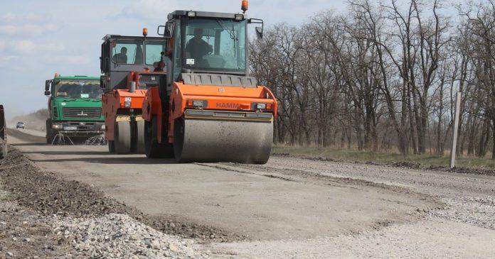 Стаття Самую плохую украинскую трассу ремонтируют по новой технологии Ранкове місто. Донбас