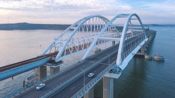 Стаття Почему по Керченскому мосту «власти» обязали ездить в шесть раз медленней, чем планировалось Ранкове місто. Донбас