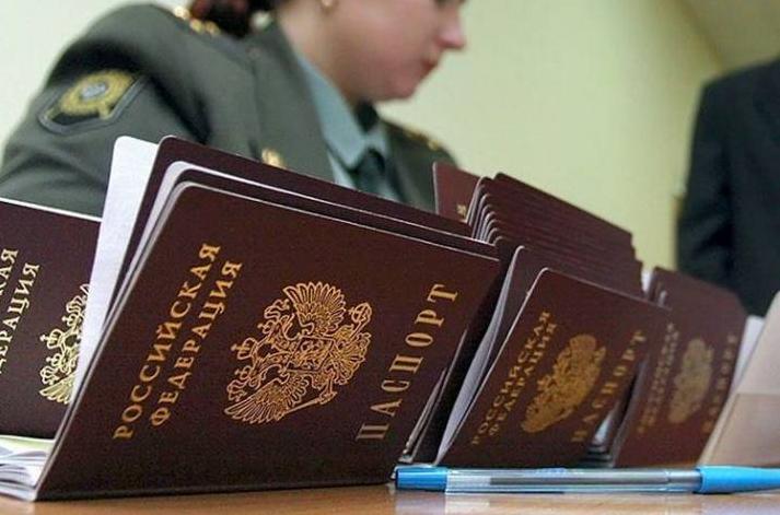 Стаття В «ЛНР» назвали тех, кому не будут выдавать гражданство РФ Ранкове місто. Донбас