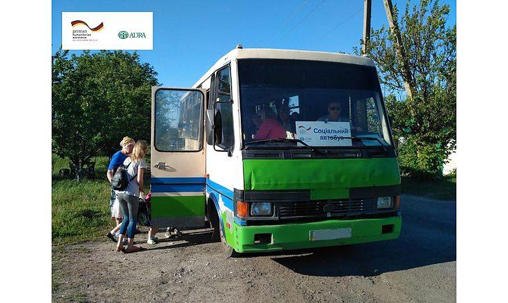Статья На Донеччині для мешканців «сірої» зони діє шість соціальних автобусів Утренний город. Донецк