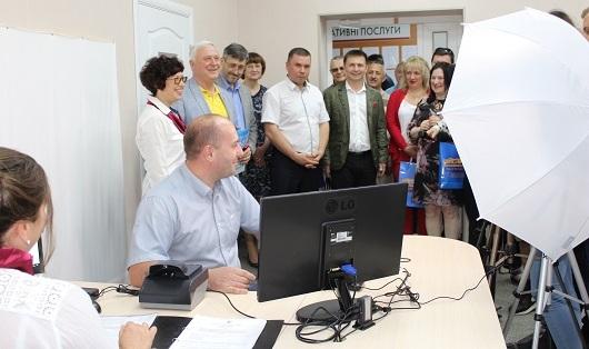 Стаття Жители Северодонецка теперь могут получать загранпаспорта и id-карты через ЦПАУ Ранкове місто. Донбас