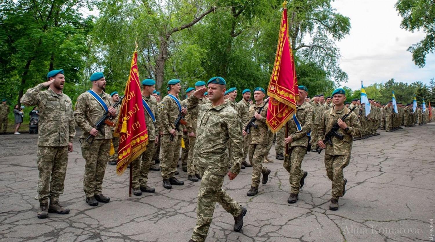 Стаття Одесская бригада морской пехоты получила боевое знамя, а ее воины — «штормовые» береты Ранкове місто. Донбас