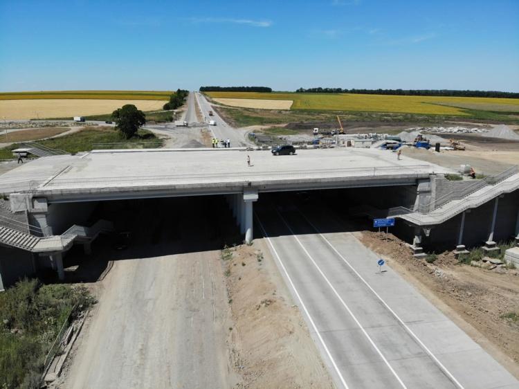 Стаття В “Укравтодорі” показали нове бетонне шосе в Україні Ранкове місто. Донбас