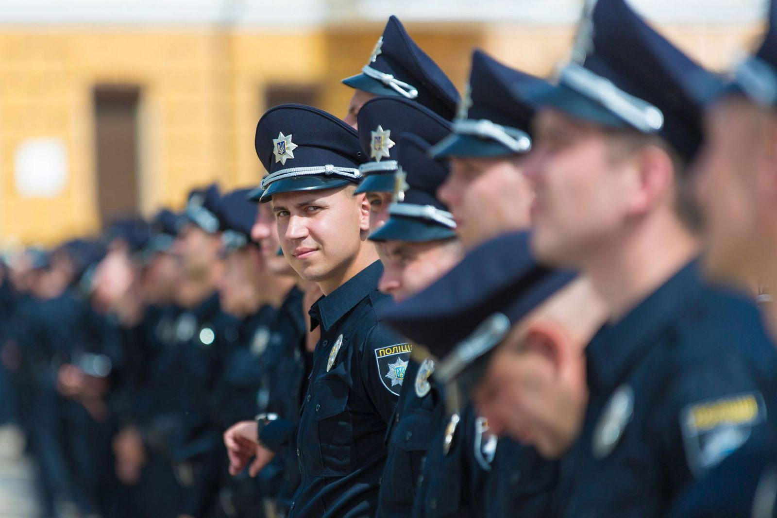 Стаття Полиция Славянска ищет сотрудников Ранкове місто. Донбас