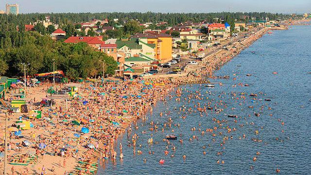 Стаття Полный аншлаг и совершенно не топтанный пляж! Ранкове місто. Донбас
