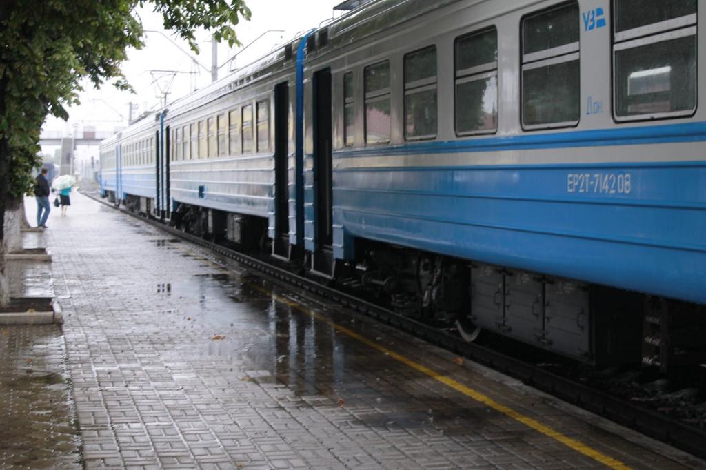 Статья Спустя пять лет на Донбассе возобновили движение пригородных поездов Утренний город. Донецк