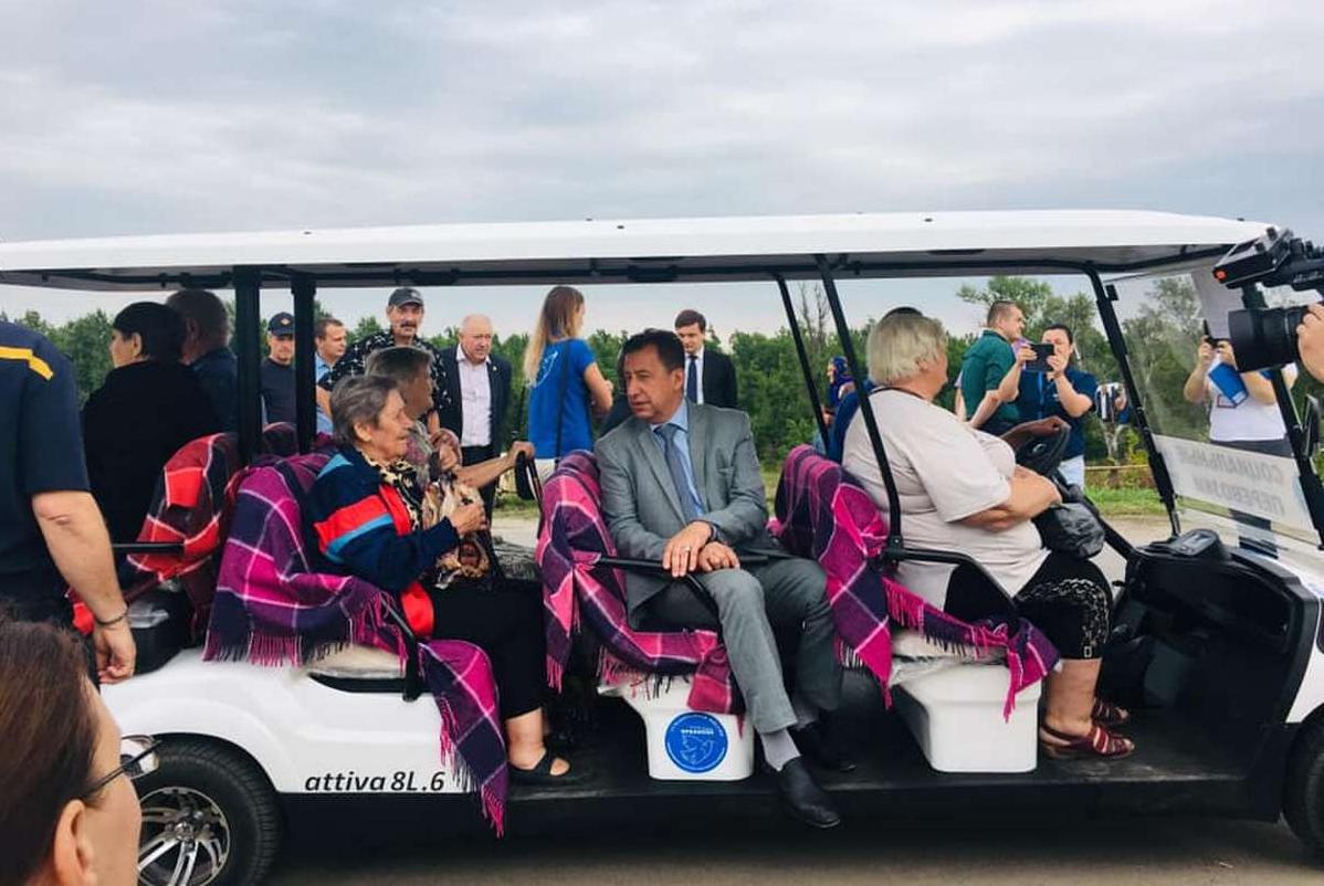 Стаття В Станице Луганской для перевозки людей запустили электромобиль Ранкове місто. Донбас