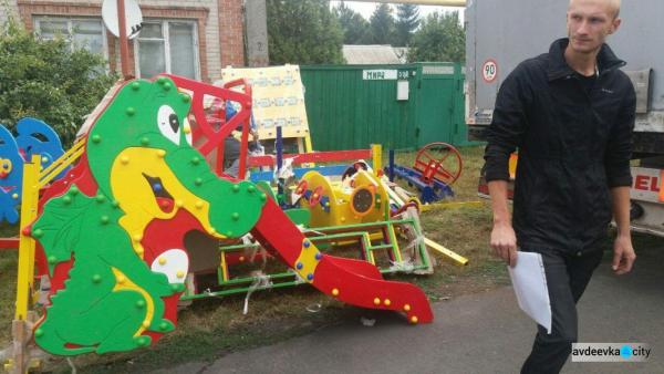Стаття В частном секторе прифронтовой Авдеевки появится детская площадка Ранкове місто. Донбас