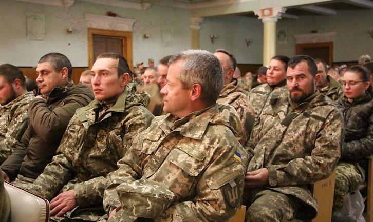 Стаття На Донбасі показали кінострічку про захисників Авдіївки Ранкове місто. Донбас
